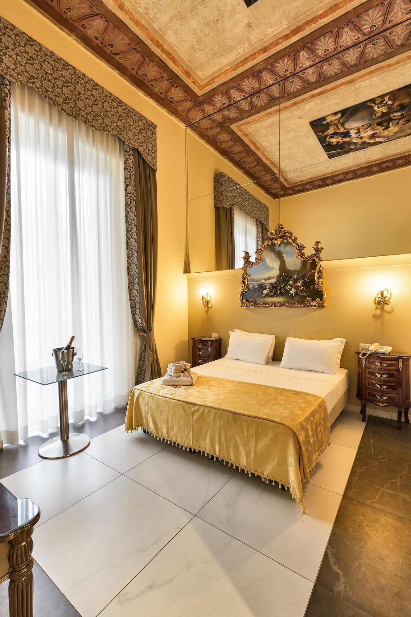 Art Galleria Umberto Hotel 4*